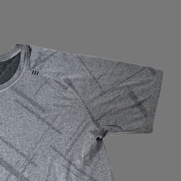 Lululemon Mens Gray Geometric Active Tee Size M Short Sleeve Athletic Top - Picture 2 of 7